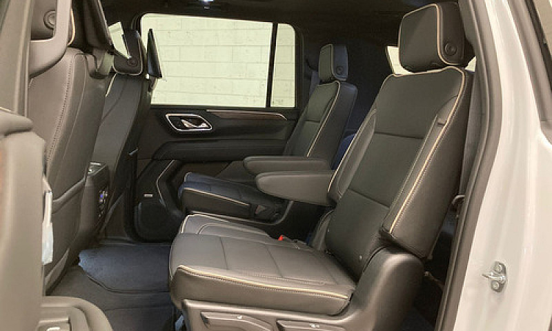 Chevrolet Suburban 2...