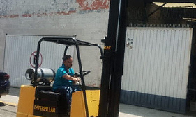 Montacargas Marca Ca...