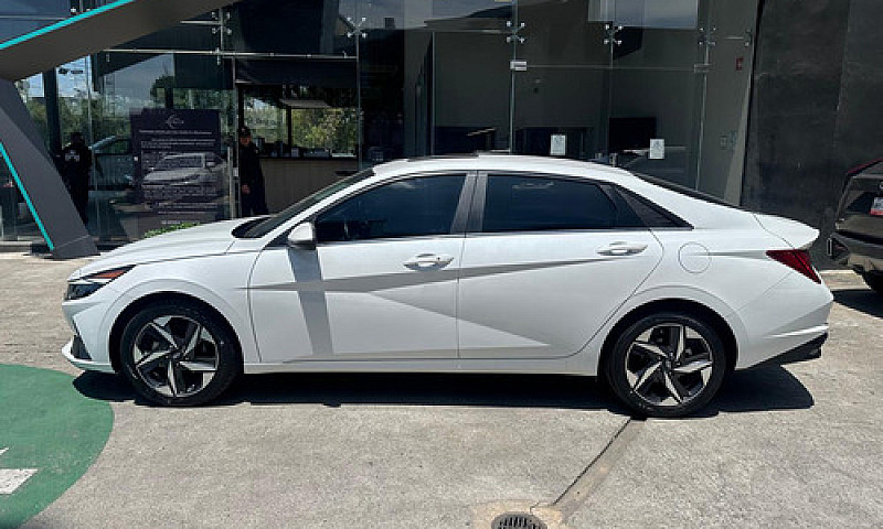 Hyundai Elantra 2023...