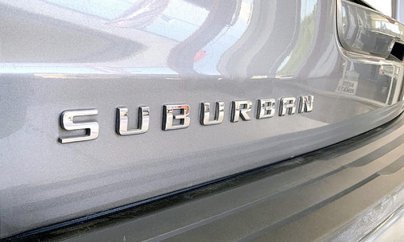 Chevrolet Suburban 2...