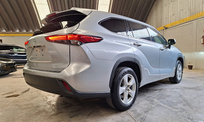 Toyota Highlander 3....