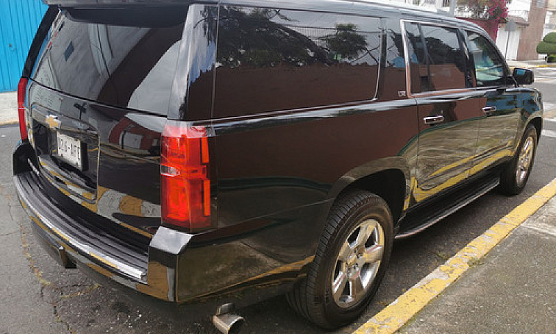 Chevrolet Suburban 5...
