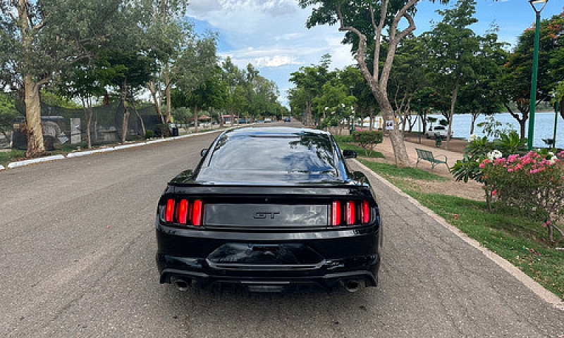 Ford Mustang 5.0L Gt...