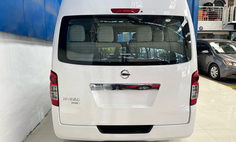 Nissan  Urvan  2022...