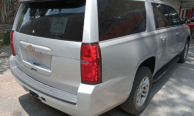 Chevrolet Suburban 2...