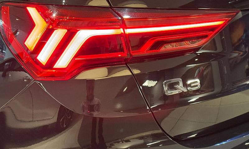 Audi Q3 2.0 S Line 1...
