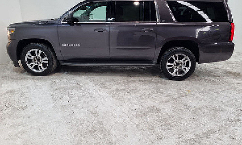 Chevrolet Suburban 2...