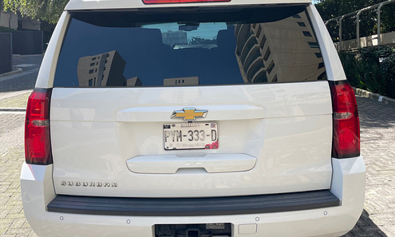 Chevrolet Suburban 5...