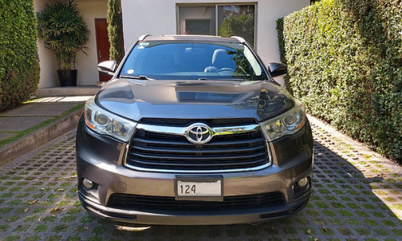 Toyota Highlander 3....