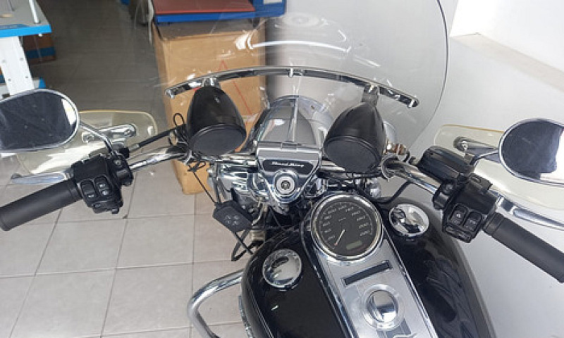 Harley-Davidson Flhr...