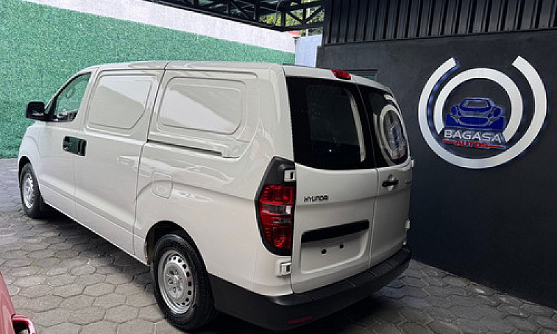 Hyundai Starex 2.4 C...