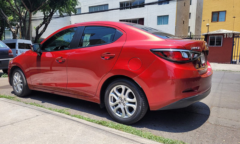 Toyota Yaris 1.5 R L...