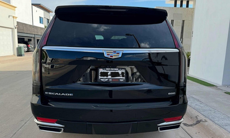 Cadilllac Escalade 1...