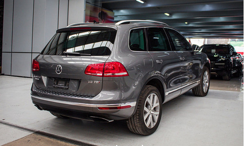 Volkswagen Touareg 2...