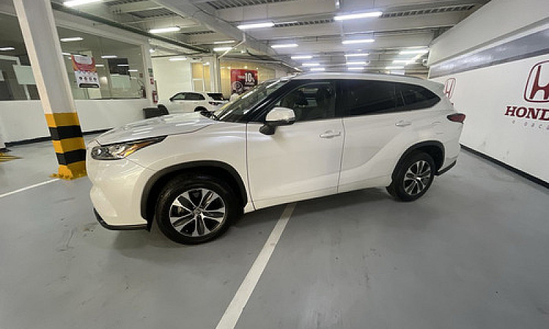 Toyota Highlander 3....