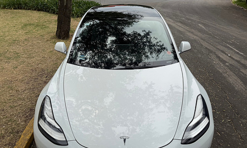 Tesla Model 3 Standa...