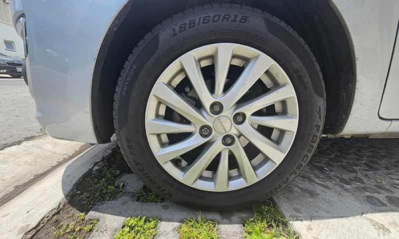Dodge Attitude 1.2 S...