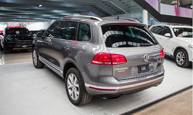 Volkswagen Touareg 2...