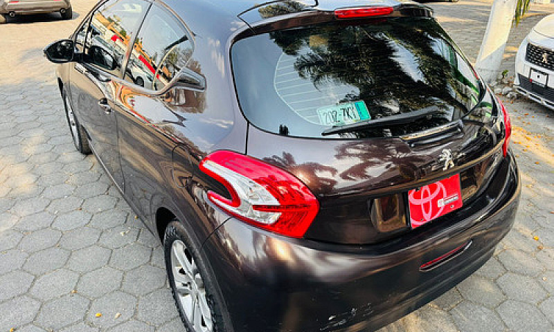 Peugeot 208 2014...