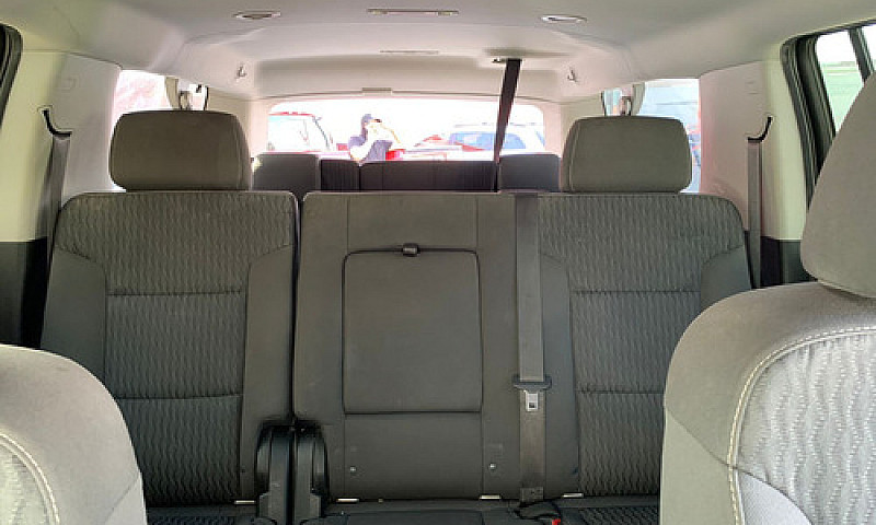 Chevrolet Suburban 5...