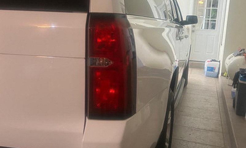 Chevrolet Suburban 5...