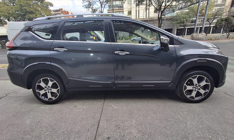 Mitsubishi Xpander 2...