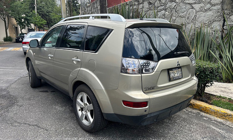 Mitsubishi Outlander...