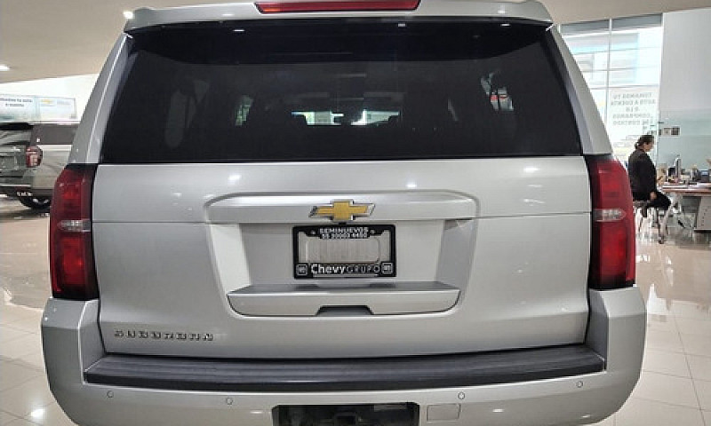 Chevrolet Suburban 2...