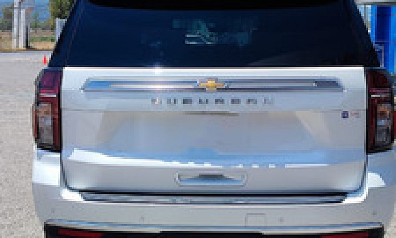 Chevrolet Suburban 6...