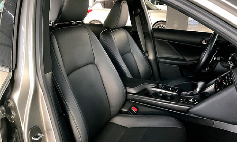 Lexus Is 2023...