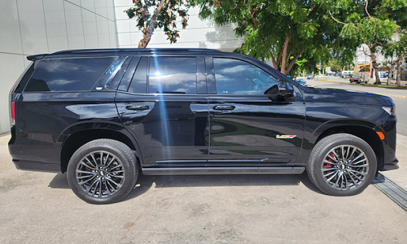 Cadillac Escalade-V ...