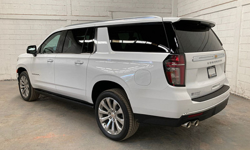 Chevrolet Suburban 2...