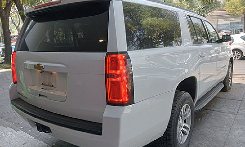 Chevrolet Suburban 2...