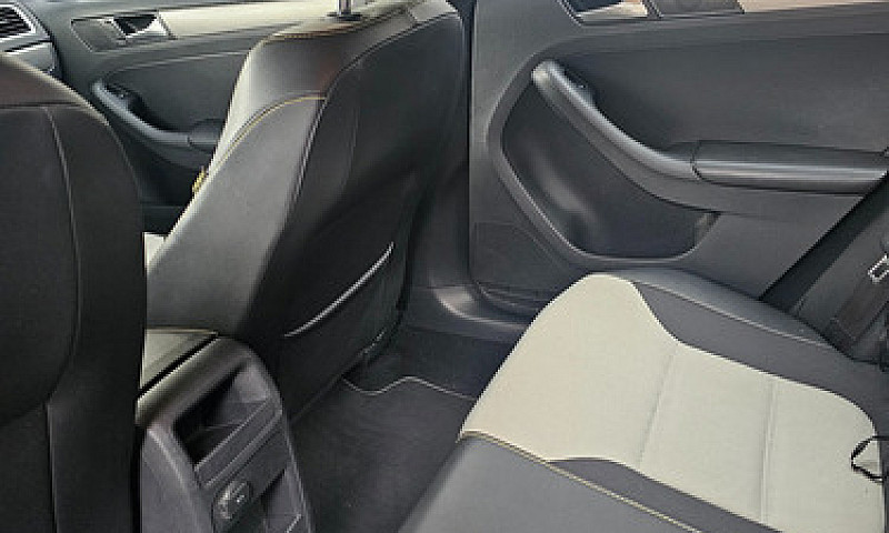 Volkswagen Jetta 2.0...