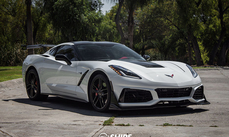 Chevrolet Corvette 2...