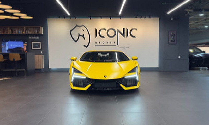 Lamborghini Revuelto...