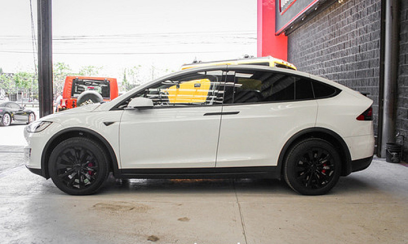 Tesla Model X 2016 9...