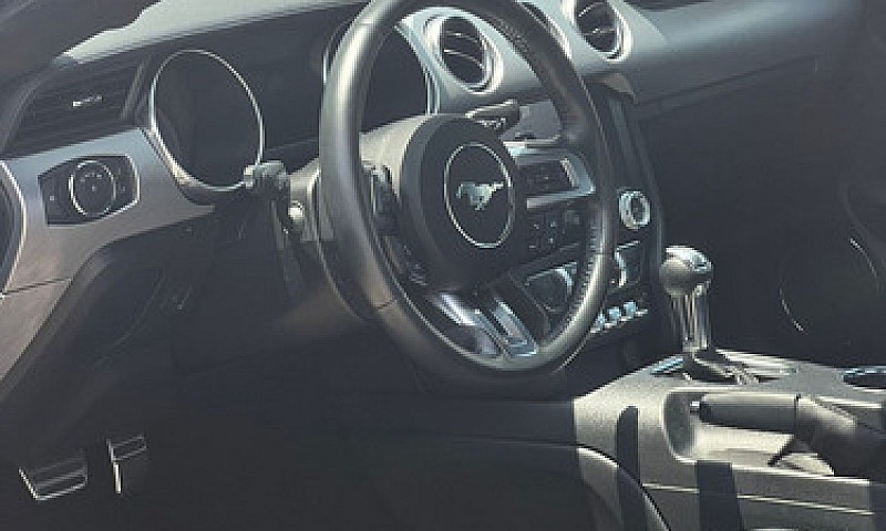 Ford Mustang 2021 5....