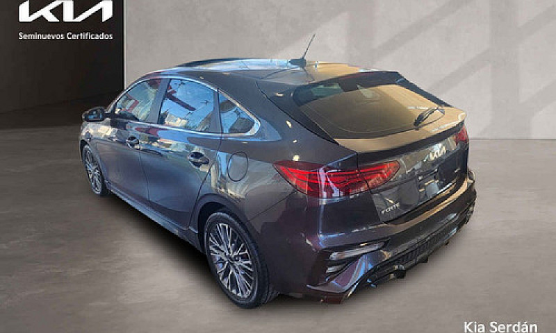 Kia Forte Hb 2022...