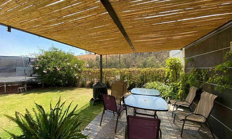 Casa Con Jardín, Ter...