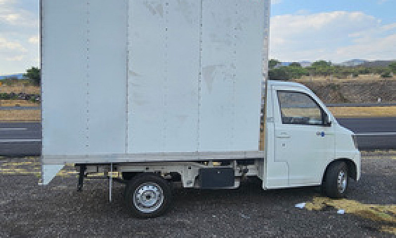 Nissan Np300 2.5 Est...