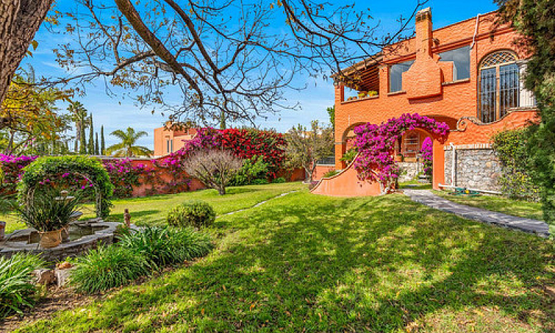 Casa Colonial En Ven...