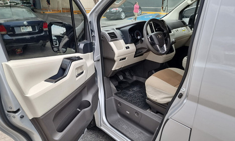 Toyota Hiace 2022 Pa...