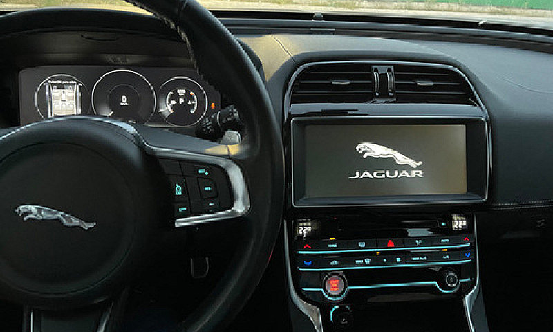 Jaguar Xe 2.0 R-Spor...