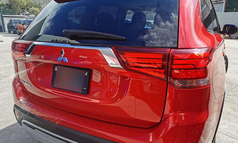Mitsubishi Outlander...