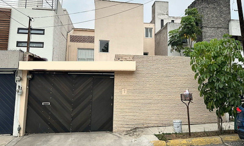 Casa En Calle Cerrad...