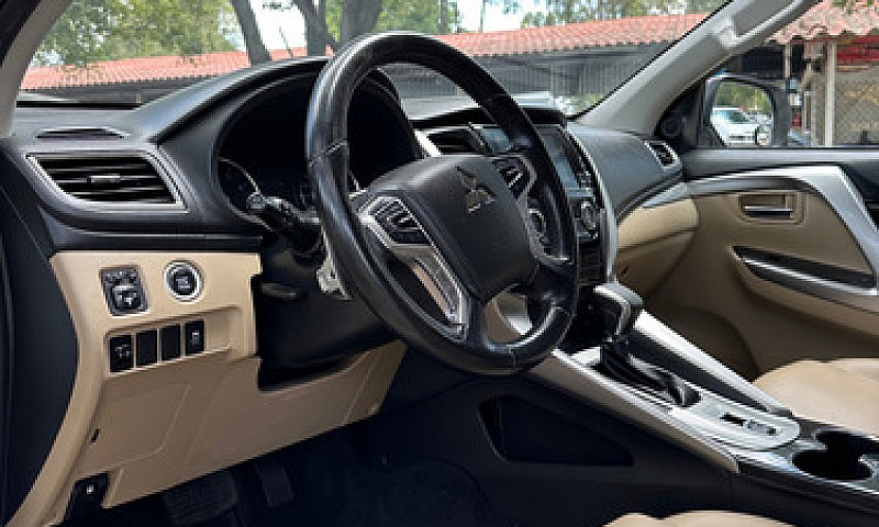 Mitsubishi Montero S...