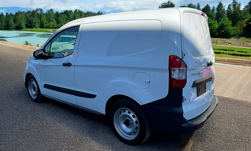 Ford Transit 2023...