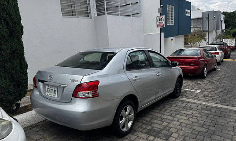 Toyota Yaris 1.5 Sed...