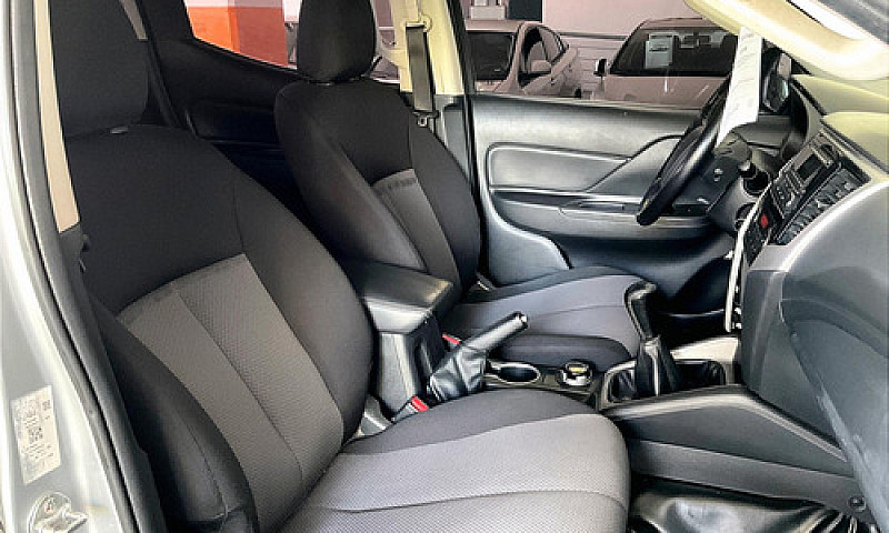 Mitsubishi L200 2021...